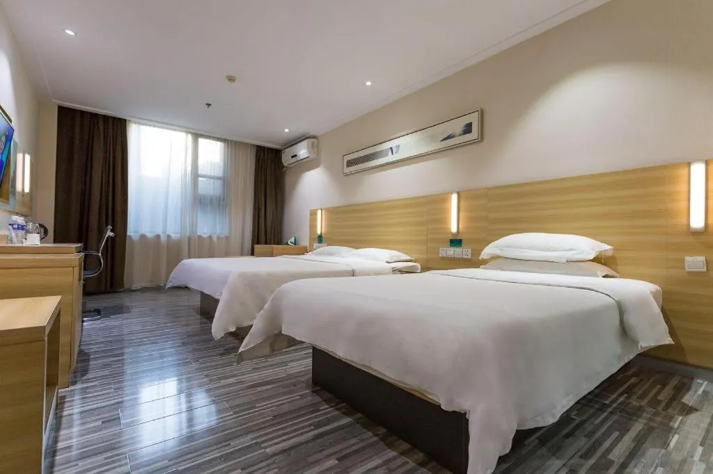 Bed in City Comfort Inn Huanggang Guibinlou Wanda Square