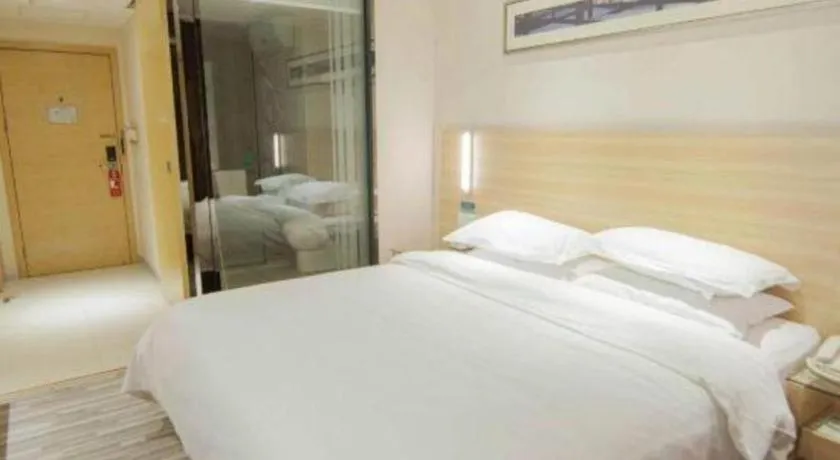 Bed in City Comfort Inn Huanggang Guibinlou Wanda Square