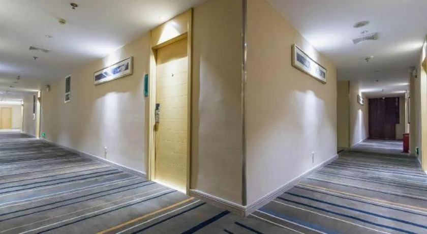 Bed in City Comfort Inn Huanggang Guibinlou Wanda Square