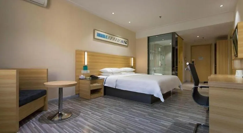 Bed in City Comfort Inn Huanggang Guibinlou Wanda Square