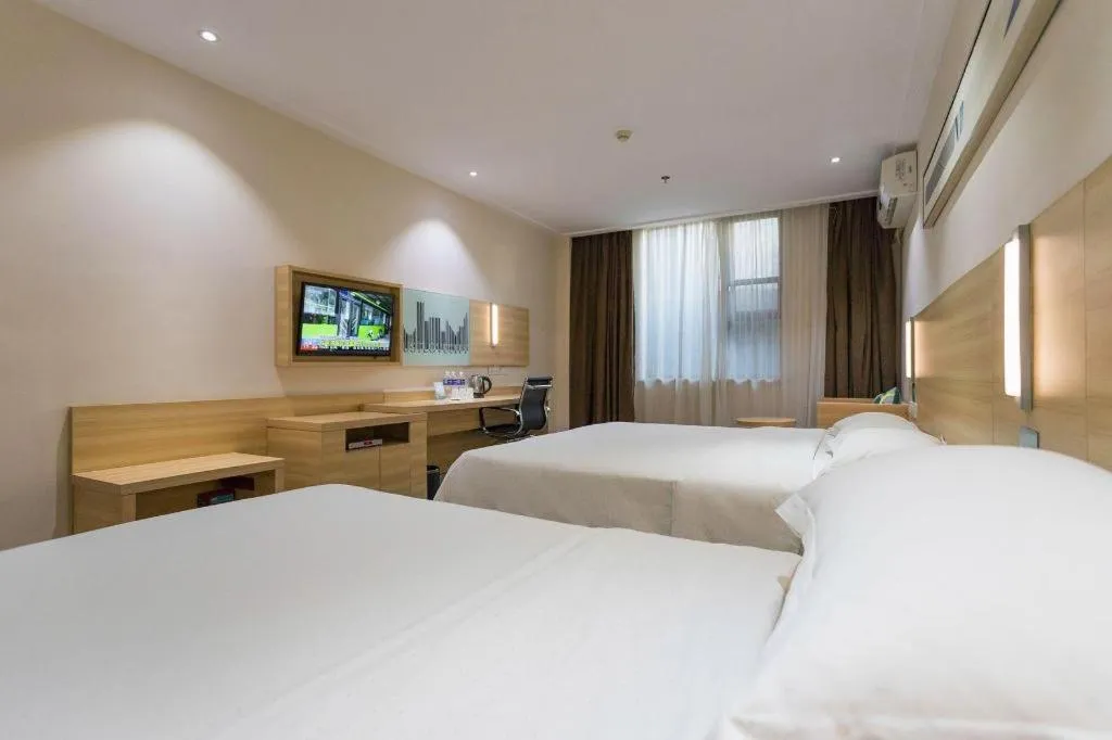 Bed in City Comfort Inn Huanggang Guibinlou Wanda Square