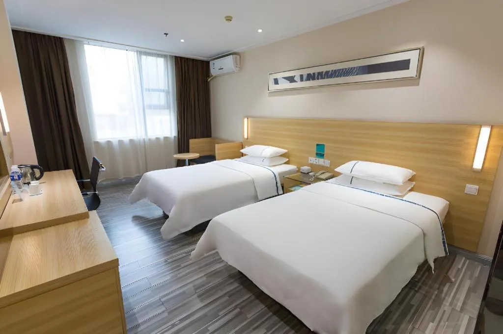 Bed in City Comfort Inn Huanggang Guibinlou Wanda Square