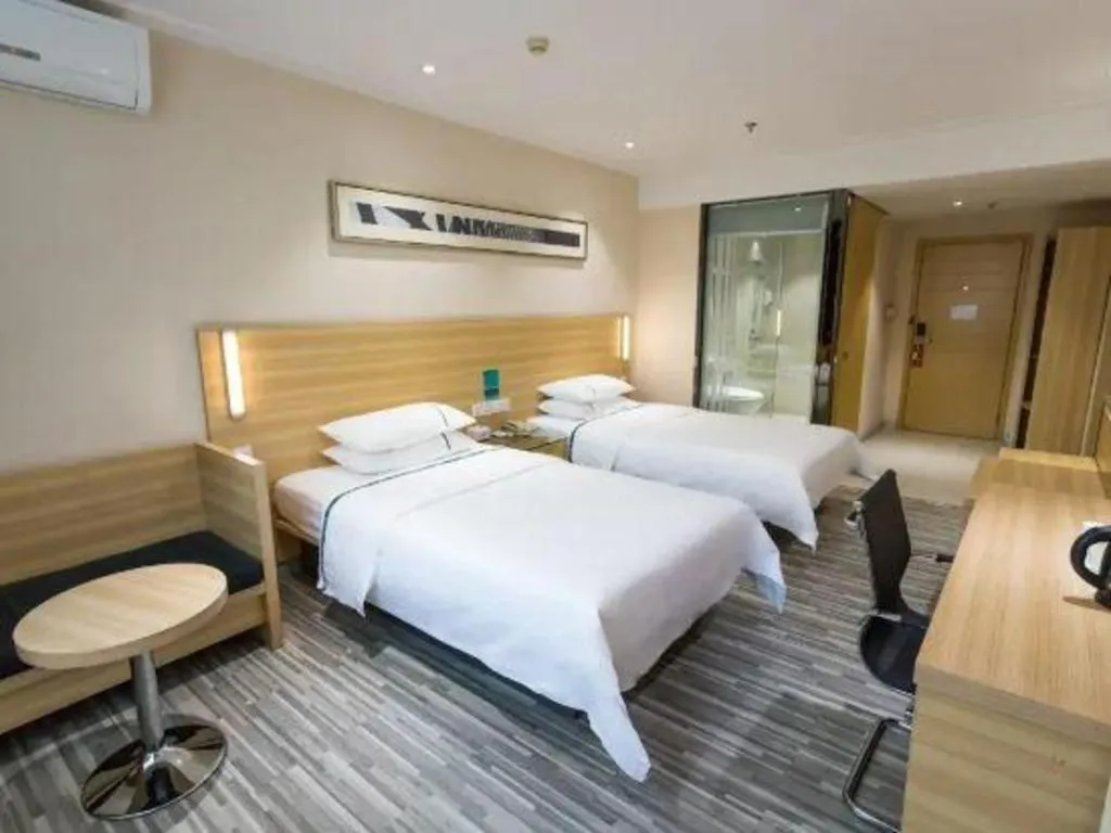 Bed in City Comfort Inn Huanggang Guibinlou Wanda Square