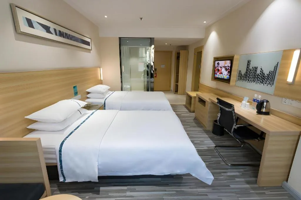 Bed in City Comfort Inn Huanggang Guibinlou Wanda Square