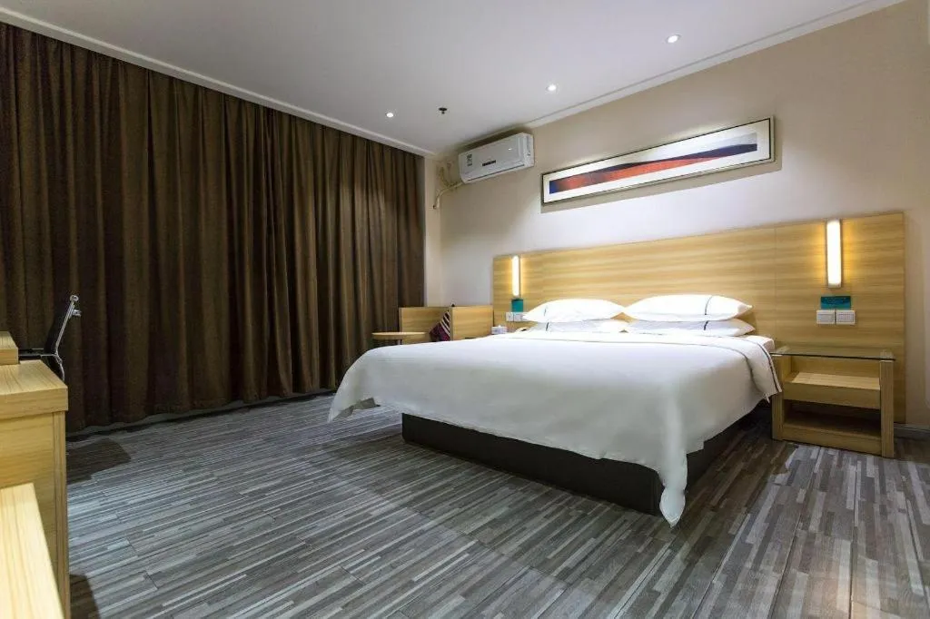 Bed in City Comfort Inn Huanggang Guibinlou Wanda Square