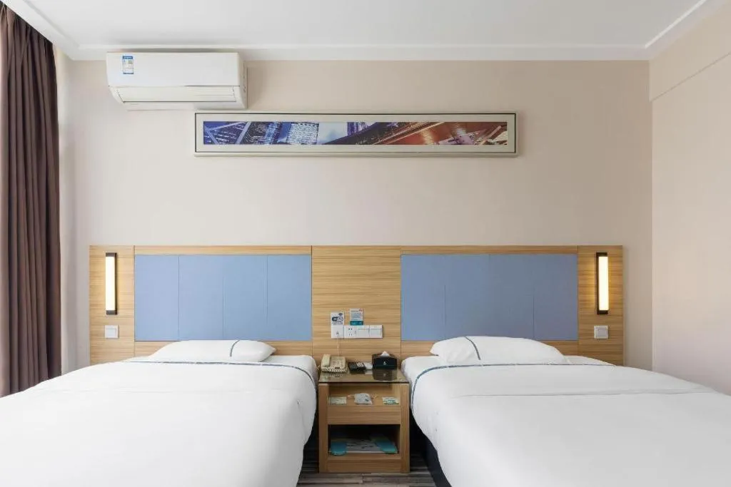 Bed in City Comfort Inn Huanggang Guibinlou Wanda Square
