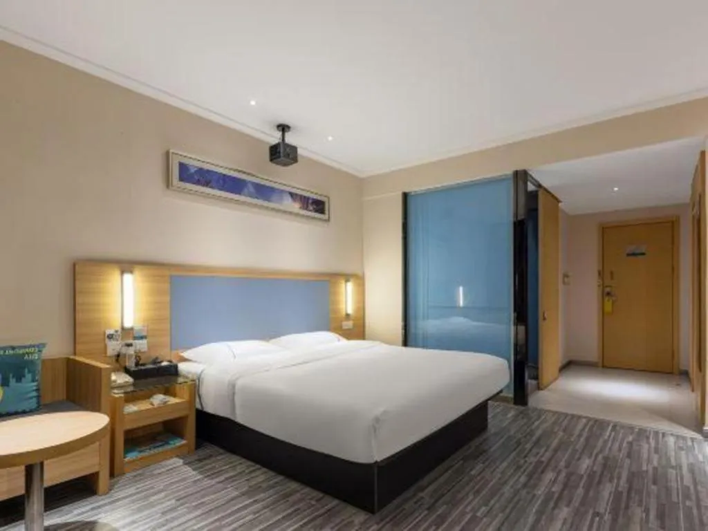 Bed in City Comfort Inn Huanggang Guibinlou Wanda Square