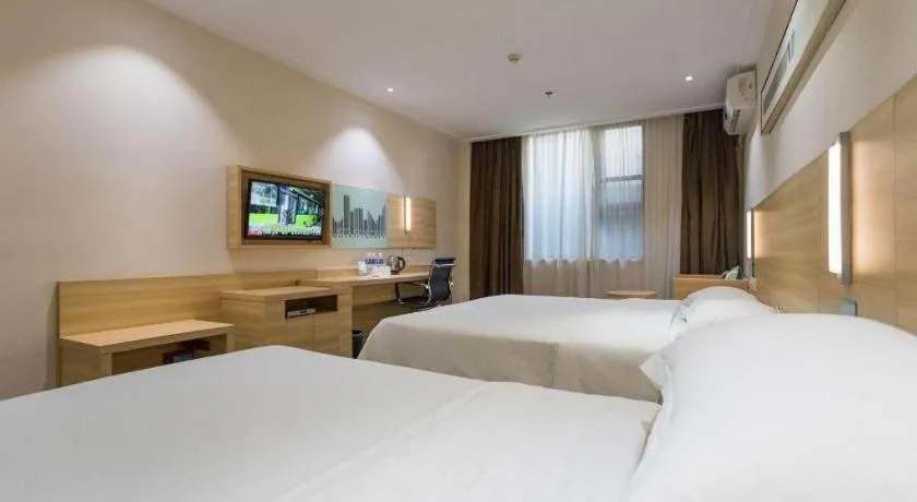Bed in City Comfort Inn Huanggang Guibinlou Wanda Square