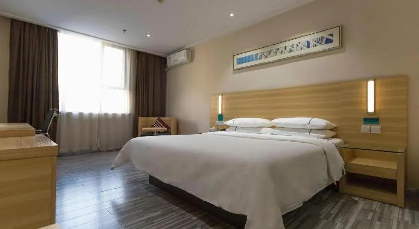 Bed in City Comfort Inn Huanggang Guibinlou Wanda Square