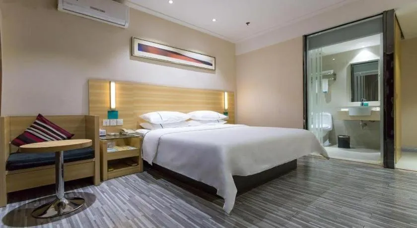 Bed in City Comfort Inn Huanggang Guibinlou Wanda Square