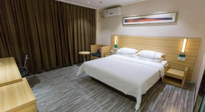 Bed in City Comfort Inn Huanggang Guibinlou Wanda Square