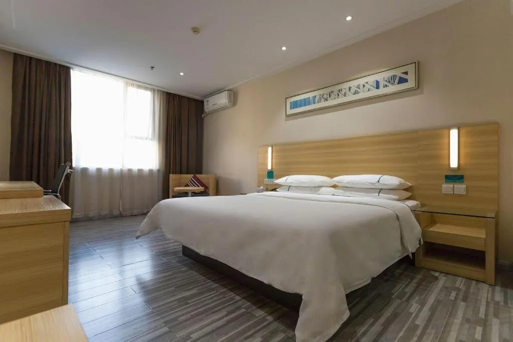 Bed in City Comfort Inn Huanggang Guibinlou Wanda Square