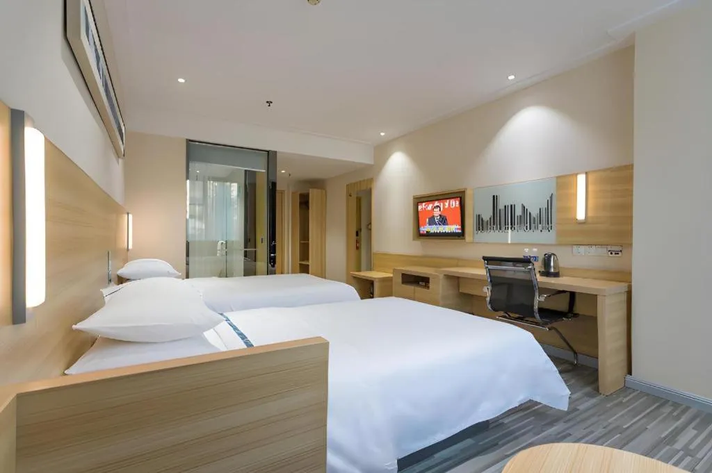 Bed in City Comfort Inn Huanggang Guibinlou Wanda Square