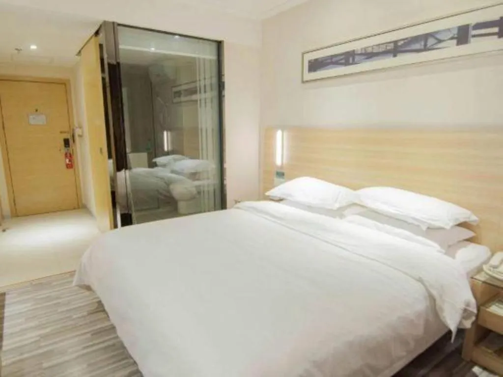 Bed in City Comfort Inn Huanggang Guibinlou Wanda Square