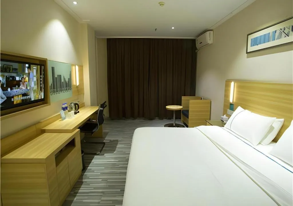 Bed in City Comfort Inn Huanggang Guibinlou Wanda Square