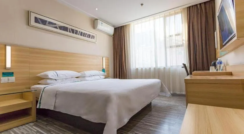 Bed in City Comfort Inn Huanggang Guibinlou Wanda Square