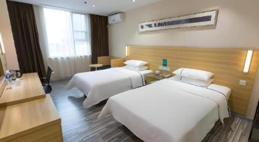 Bed in City Comfort Inn Huanggang Guibinlou Wanda Square