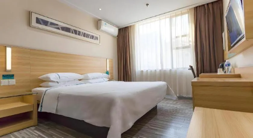 Bed in City Comfort Inn Huanggang Guibinlou Wanda Square