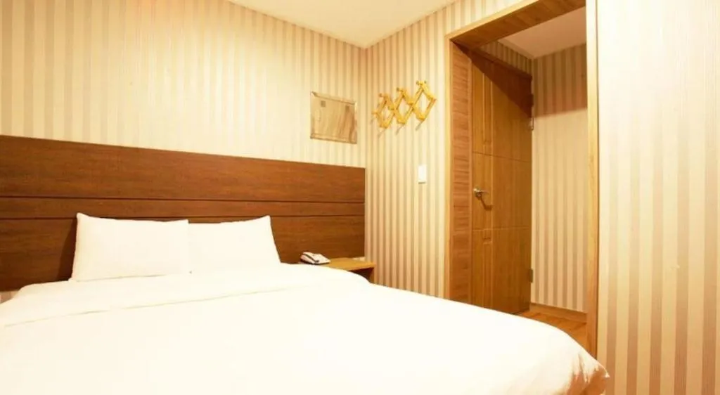 Bed in CJ Tourist Hotel