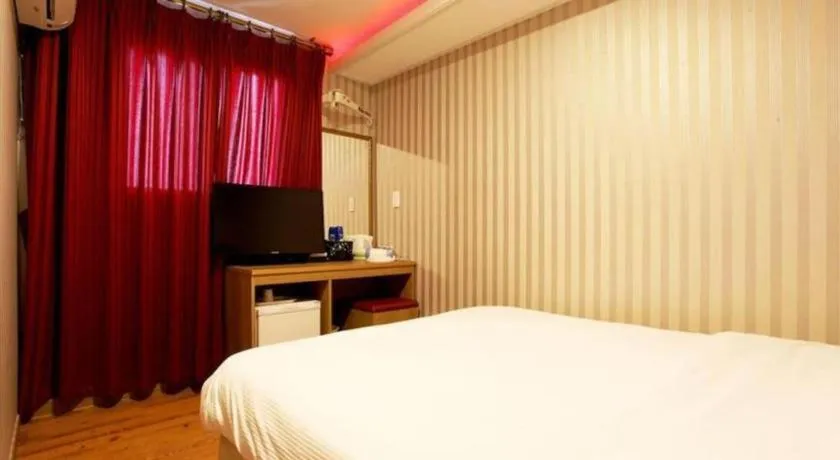 Bed in CJ Tourist Hotel