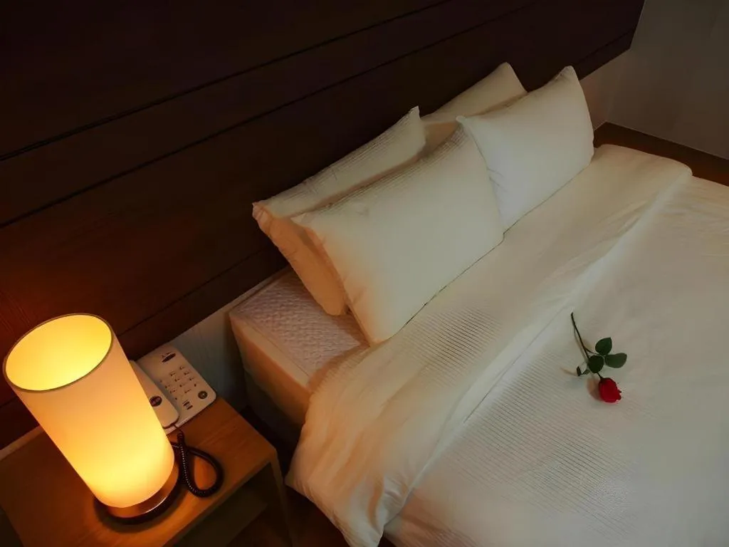 Bed in CJ Tourist Hotel