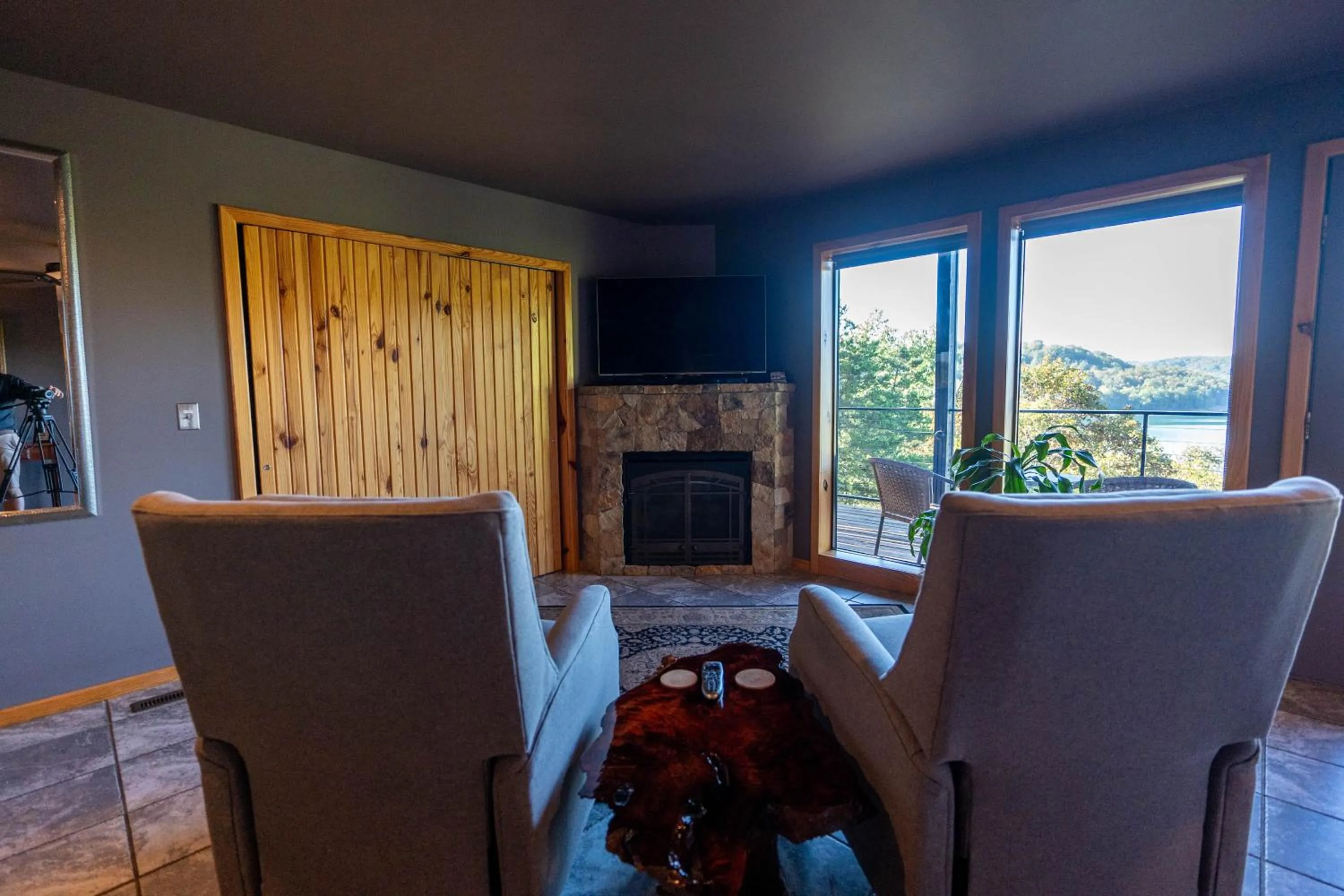 TV and multimedia in Beaver Lakefront Cabins - Couples Only Getaways