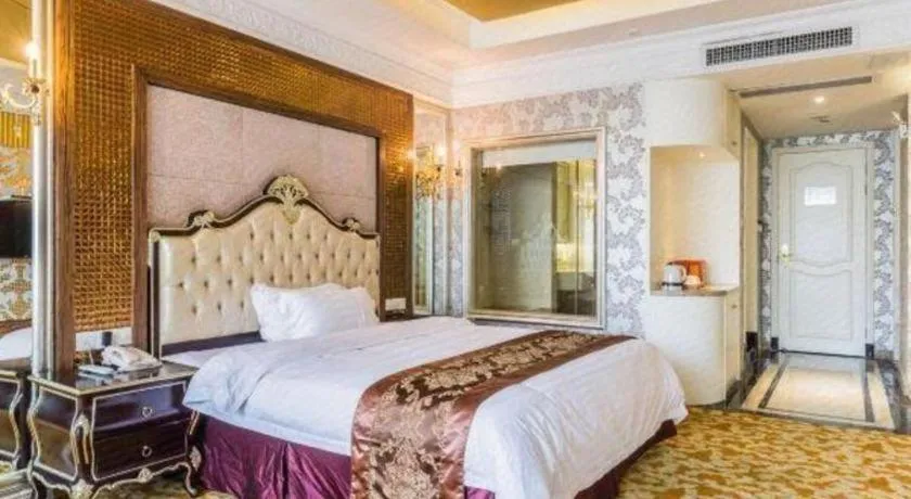 Bed in Foshan Nanhai Huifeng Holiday Hotel