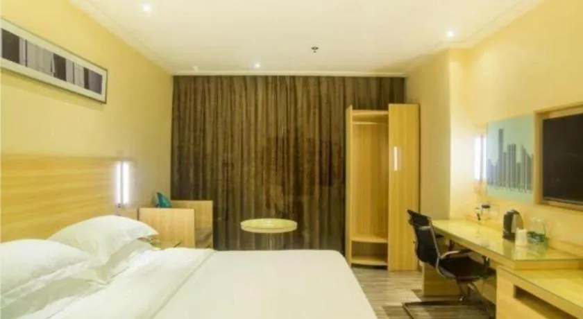 Bed in City Comfort Inn Liuzhou Chengzhong Wanda Plaza