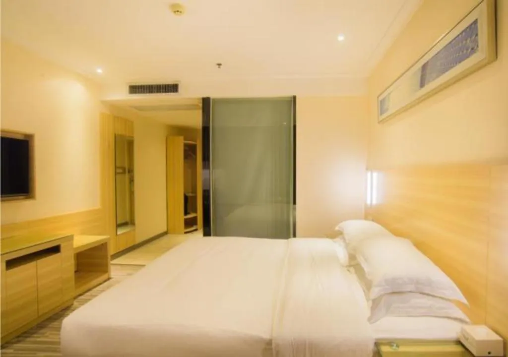 Bed in City Comfort Inn Liuzhou Chengzhong Wanda Plaza