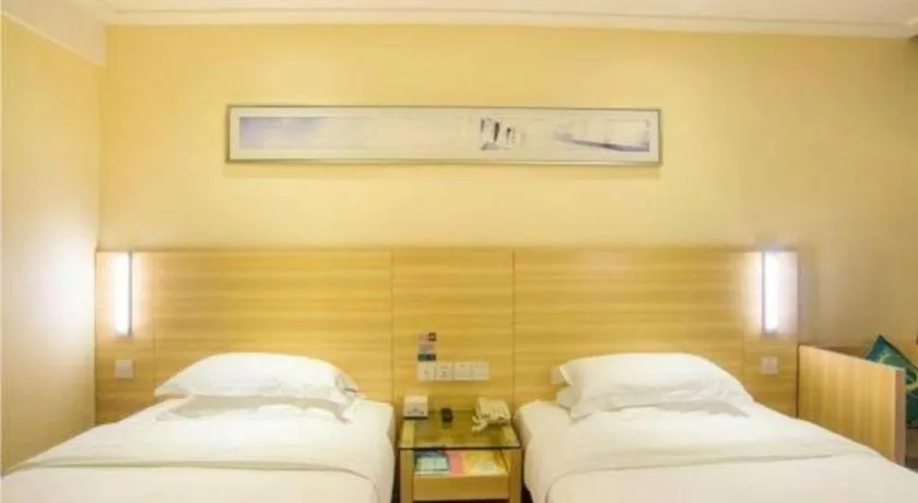 Bed in City Comfort Inn Liuzhou Chengzhong Wanda Plaza