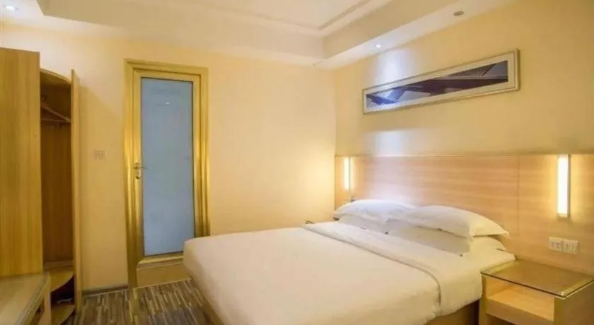 Bed in City Comfort Inn Liuzhou Chengzhong Wanda Plaza