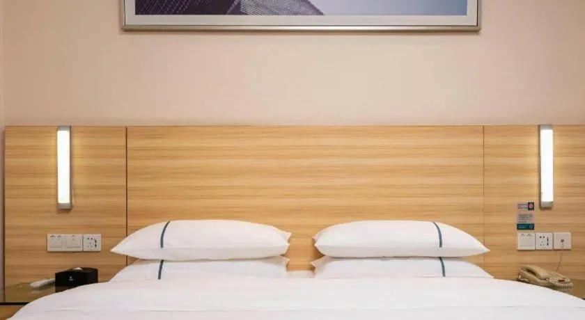 Bed in City Comfort Inn Liuzhou Chengzhong Wanda Plaza