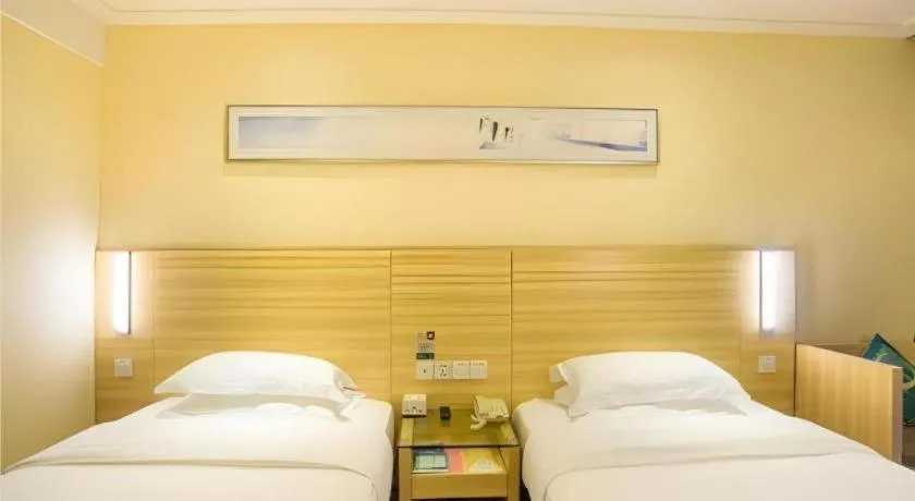 Bed in City Comfort Inn Liuzhou Chengzhong Wanda Plaza