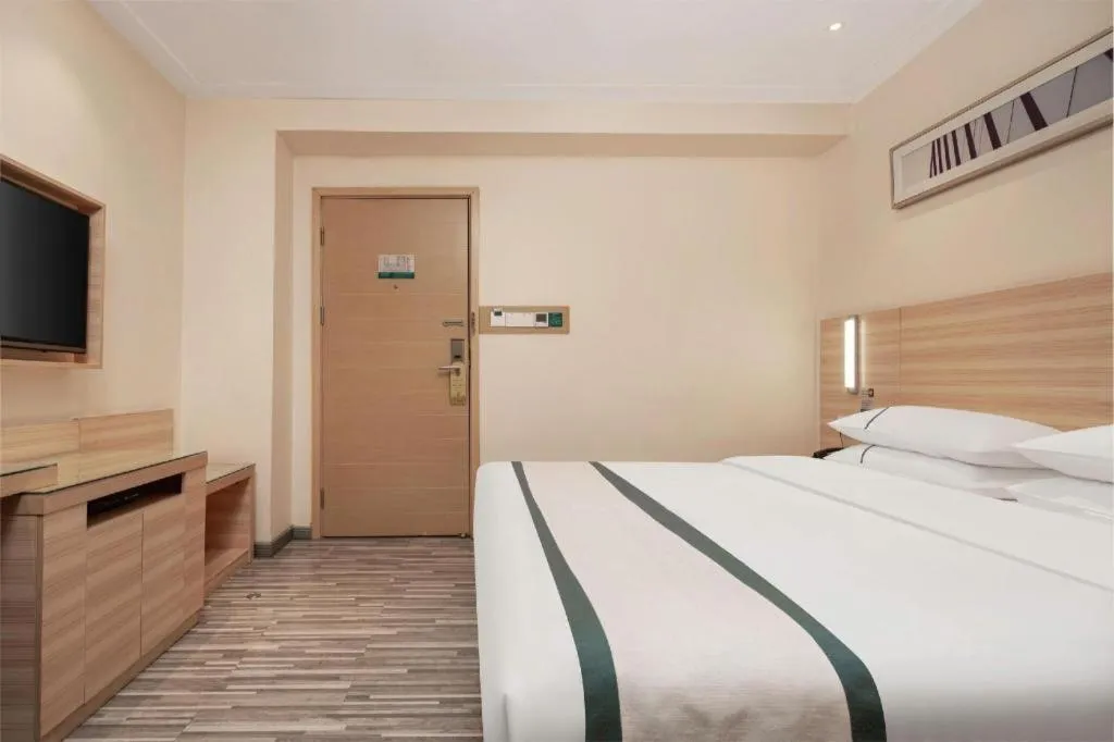 Bed in City Comfort Inn Liuzhou Chengzhong Wanda Plaza