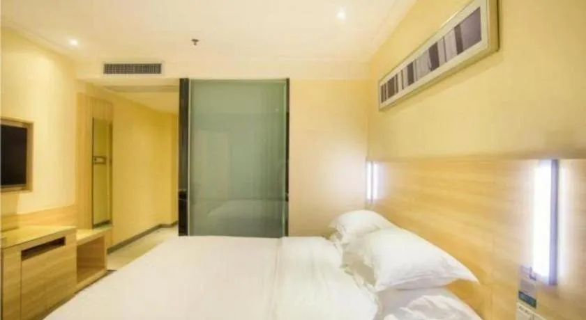 Bed in City Comfort Inn Liuzhou Chengzhong Wanda Plaza