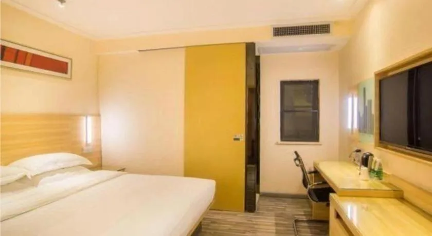 Bed in City Comfort Inn Liuzhou Chengzhong Wanda Plaza