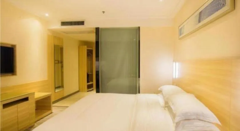 Bed in City Comfort Inn Liuzhou Chengzhong Wanda Plaza
