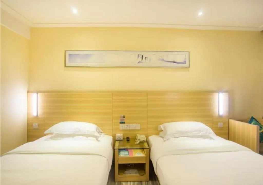 Bed in City Comfort Inn Liuzhou Chengzhong Wanda Plaza