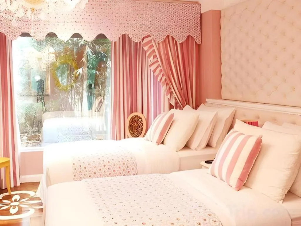 Bed in Kamiseta Hotel