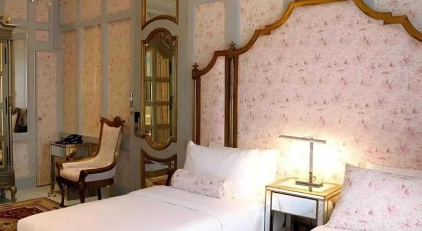 Bed in Kamiseta Hotel