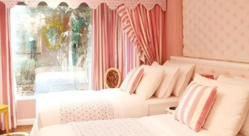 Bed in Kamiseta Hotel