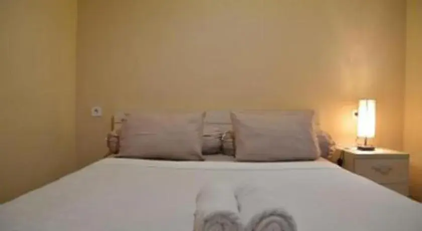 Bed in Grey House Tebet Bed in Grey House Tebet