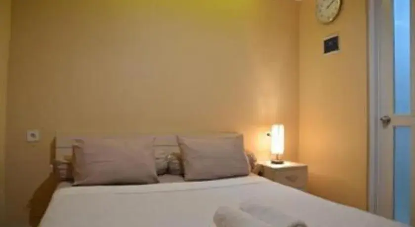 Bed in Grey House Tebet Bed in Grey House Tebet