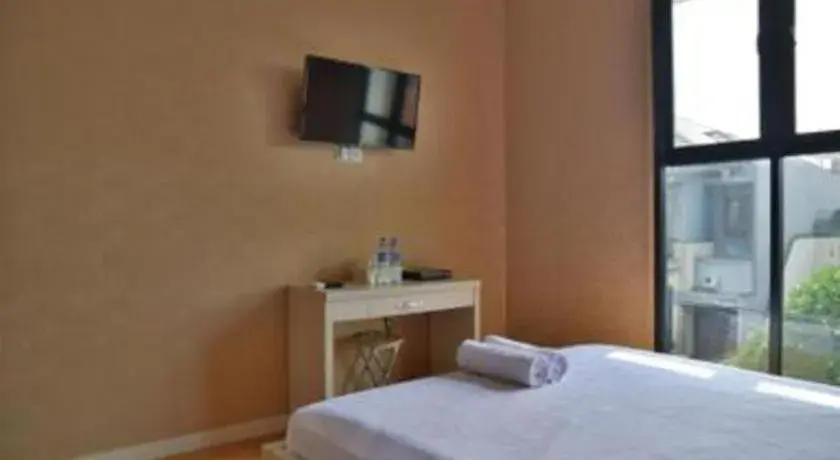 Bed in Grey House Tebet Bed in Grey House Tebet