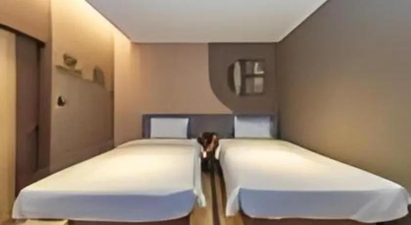 Bed in Home Inn Neo Shanghai Railway Station