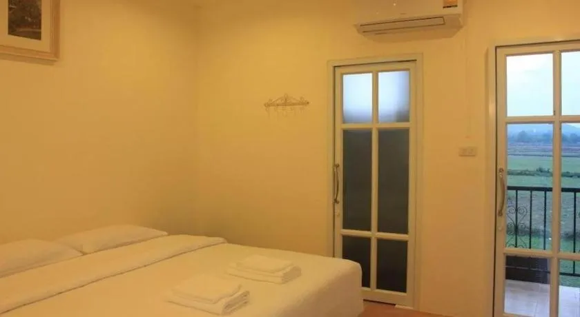 Bed in Le Bar Tarry Hotel