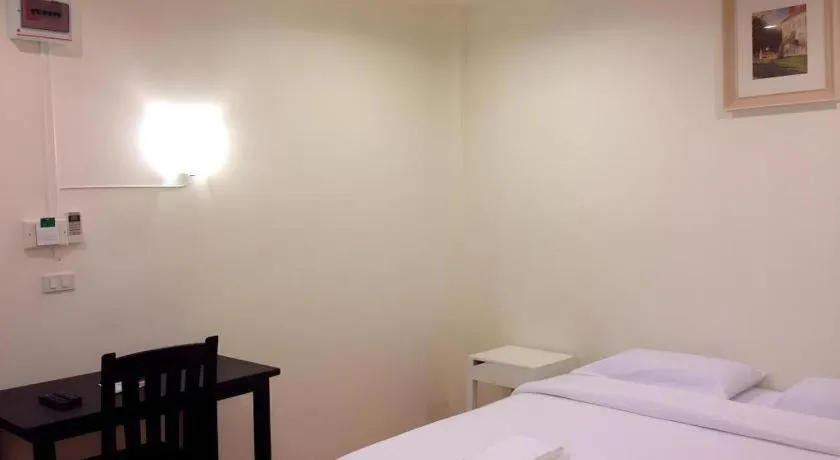 Bed in Le Bar Tarry Hotel