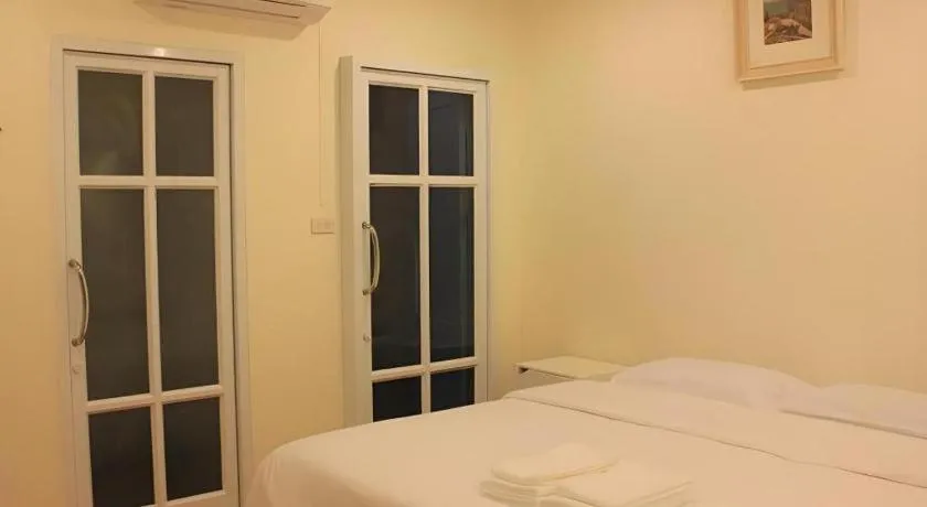 Bed in Le Bar Tarry Hotel