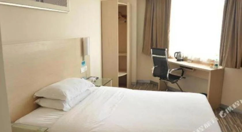 Bed in City Comfort Inn Wuhan Hanyang Street Caidian Square Metro Station