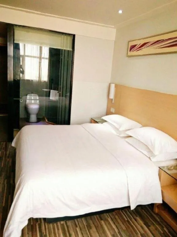Bed in City Comfort Inn Wuhan Hanyang Street Caidian Square Metro Station